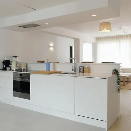 Spacious Ocean View, Pool And Garage