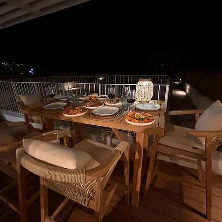 Spacious Ocean View, Pool And Garage Appartement