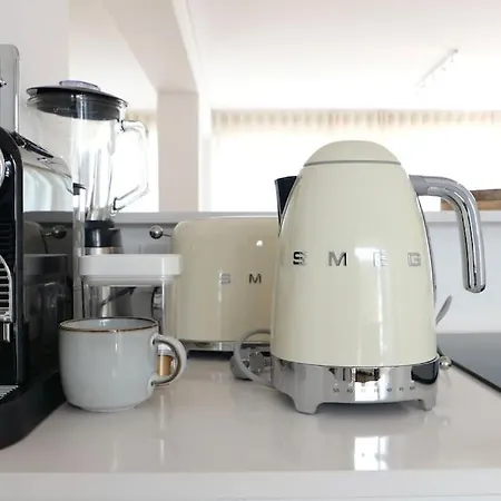 Spacious Ocean View, Pool And Garage Appartement