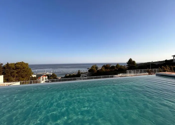Spacious Ocean View, Pool And Garage