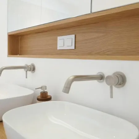 Spacious Ocean View, Pool And Garage Apartment Sesimbra