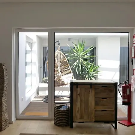 Spacious Ocean View, Pool And Garage