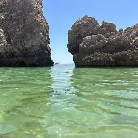 Spacious Ocean View, Pool And Garage 公寓