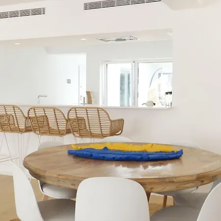 Spacious Ocean View, Pool And Garage 塞辛布拉