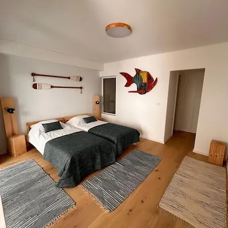 Spacious Ocean View, Pool And Garage Apartment Sesimbra