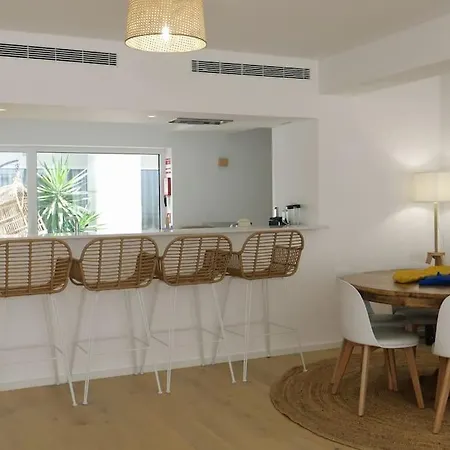 Spacious Ocean View, Pool And Garage *